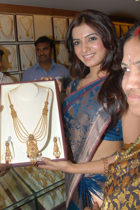 samantha looking in saree actress pics